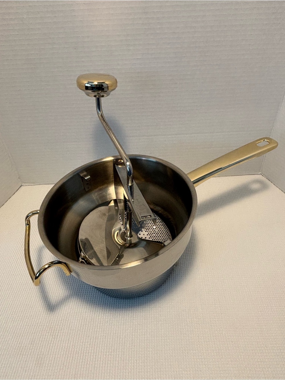 Stainless Steel Deluxe 2-Quart Food Mill with 5 Discs, New without Box.